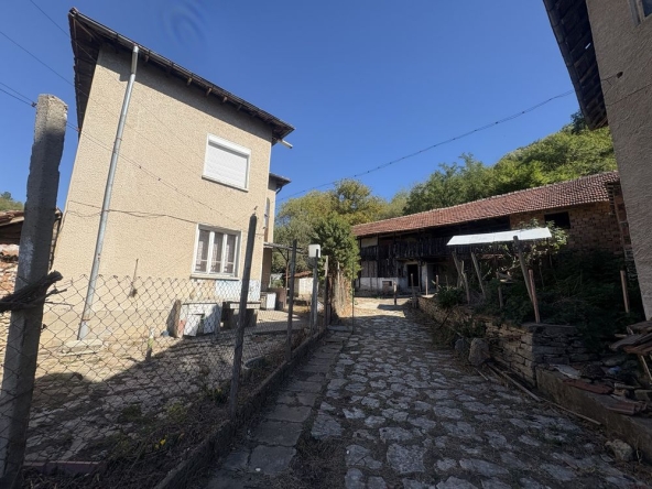 Къща в Плевен, 9-ти квартал - 148 кв.м за 111 €/кв.м - Снимка #1