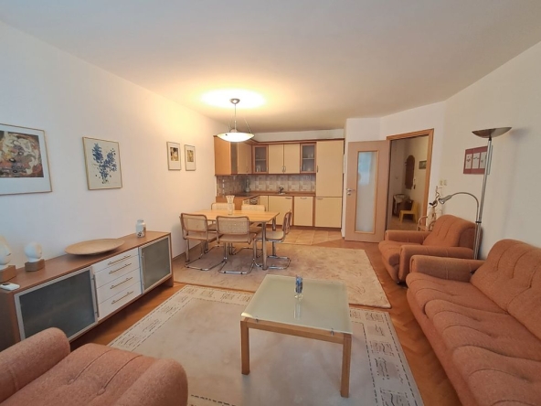 Дава се под наем Тристаен апартамент в Варна, Център - 88 кв.м за 637.5 € - Снимка #1