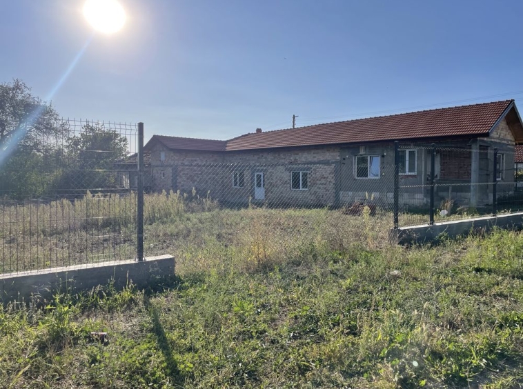 Къща в Исперих - 260 кв.м за 347 €/кв.м - Снимка #1