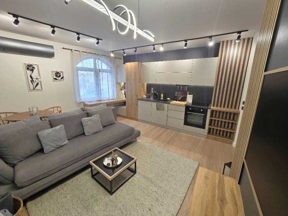 Тристаен апартамент в Банско - 93 кв.м за 1990 €/кв.м - Снимка #1