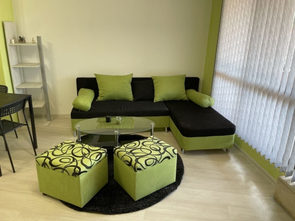 Дава се под наем Тристаен апартамент в Асеновград - 100 кв.м за 331.5 € - Снимка #1
