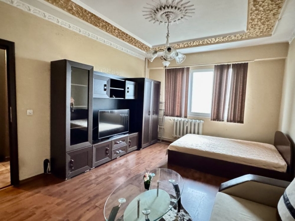 Дава се под наем Едностаен апартамент в Враца, Квартал 103 - 40 кв.м за 255 € - Снимка #1