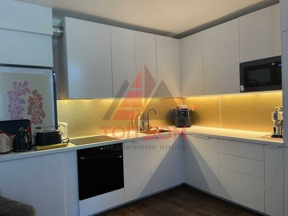 Дава се под наем Двустаен апартамент в к.к. Св.Св. Константин и Елена - 62 кв.м за 612 € - Снимка #1