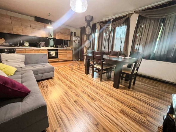 Къща в Русе, Басарбово - 270 кв.м за 1112 €/кв.м - Снимка #1