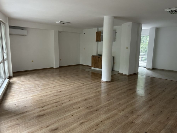 Дава се под наем Офис в Пловдив, Въстанически - 95 кв.м за 350 € - Снимка #1