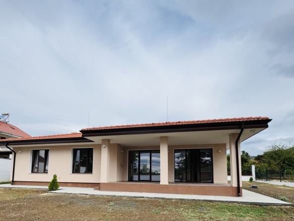 Къща в с. Дълбоки, Област Стара Загора - 150 кв.м за 1200 €/кв.м - Снимка #1