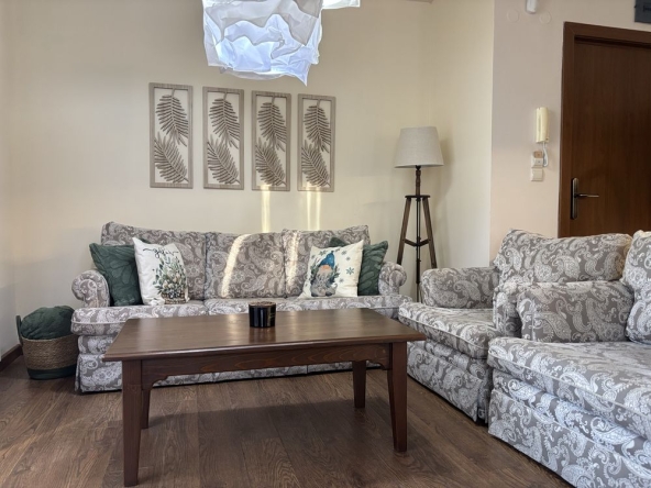 Дава се под наем Двустаен апартамент в Разлог - 65 кв.м за 76.5 € - Снимка #1