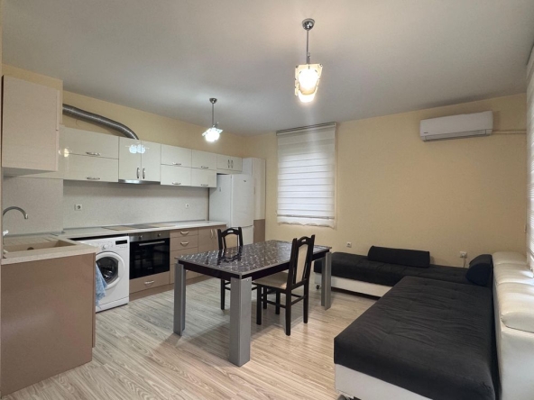 Дава се под наем Двустаен апартамент в Търговище, Център - 60 кв.м за 331.5 € - Снимка #1