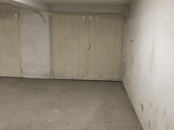 Дава се под наем Гараж / Паркомясто в София, Борово - 20 кв.м за 120 € - Снимка #1