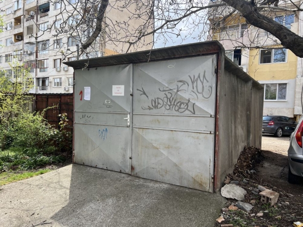 Гараж / Паркомясто в Сливен, Българка - 15 кв.м за 102 €/кв.м - Снимка #1