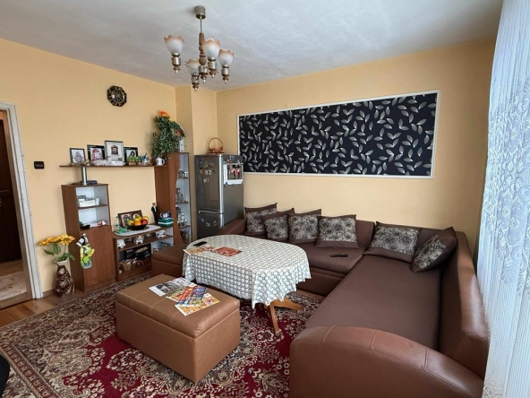 Дава се под наем Двустаен апартамент в Асеновград - 50 кв.м за 280 € - Снимка #1