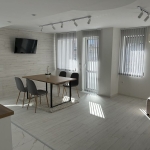 Дава се под наем Двустаен апартамент в Шумен, 2-ри корпус - 68 кв.м за 408 € - Снимка #1