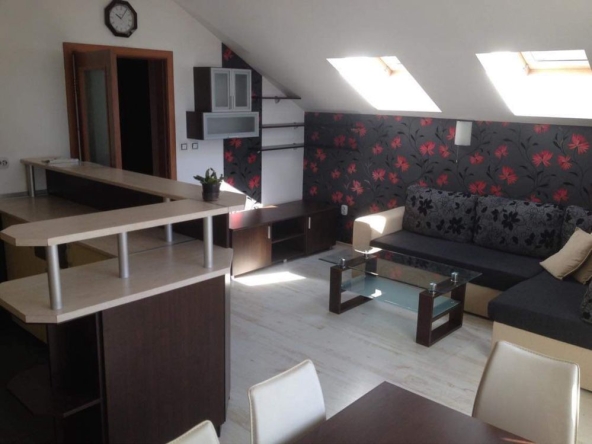 Дава се под наем Двустаен апартамент в Варна, Център - 60 кв.м за 460 € - Снимка #1