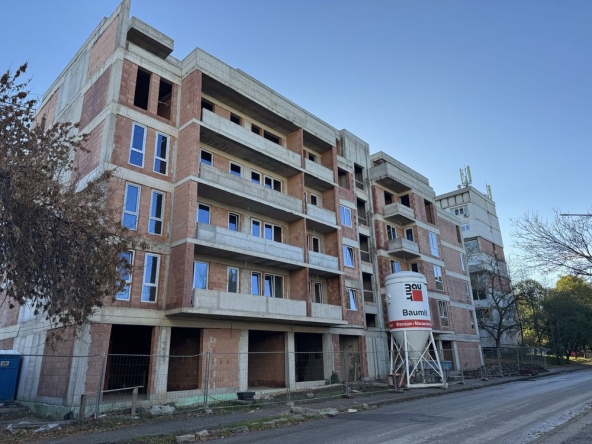 Тристаен апартамент в Плевен, Сторгозия - 89 кв.м за 1153 €/кв.м - Снимка #1