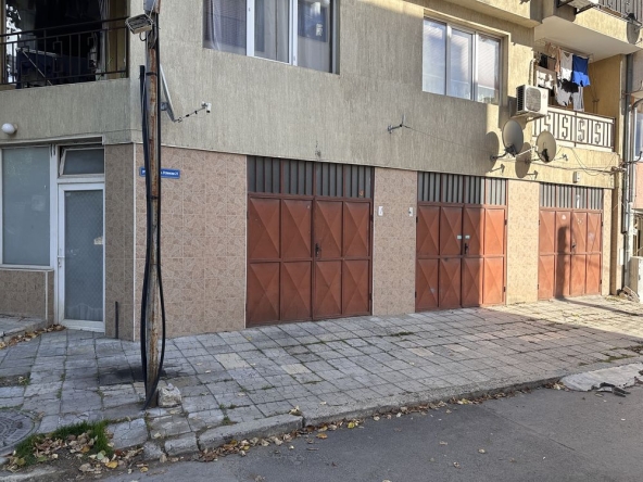 Дава се под наем Гараж / Паркомясто в Варна, Погреби - 18 кв.м за 127.5 € - Снимка #1