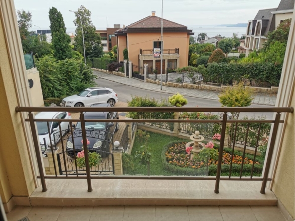 Дава се под наем Двустаен апартамент в Варна, м-т Траката - 75 кв.м за 550 € - Снимка #1