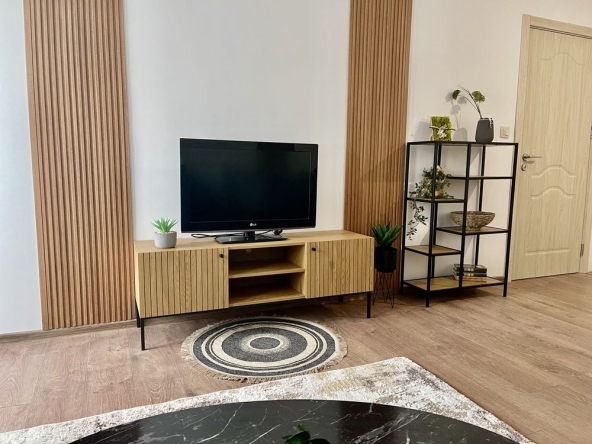 Дава се под наем Двустаен апартамент в Русе, Център - 62 кв.м за 453.9 € - Снимка #1