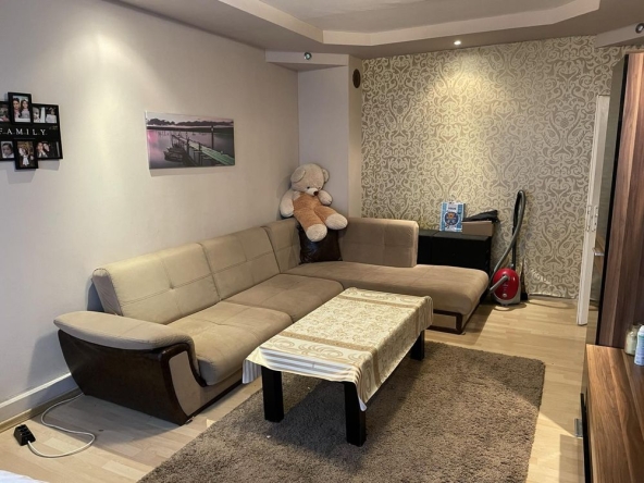 Дава се под наем Тристаен апартамент в Шумен, Еверест - 70 кв.м за 331.5 € - Снимка #1