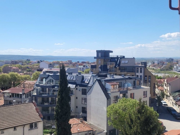 Тристаен апартамент в Варна, Автогара - 110 кв.м за 1819 €/кв.м - Снимка #1