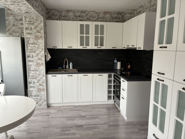 Дава се под наем Четиристаен апартамент в Русе, Център - 100 кв.м за 459 € - Снимка #1