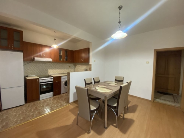 Дава се под наем Тристаен апартамент в Плевен, Идеален център - 80 кв.м за 500 € - Снимка #1