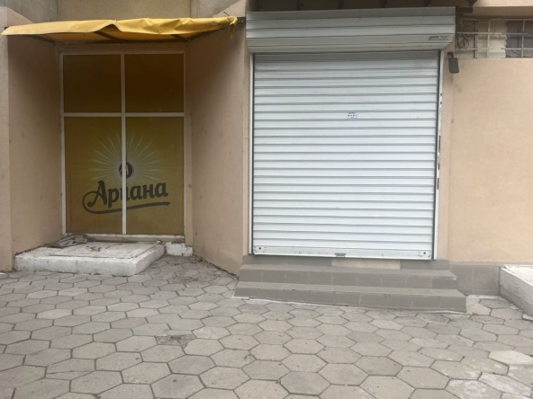 Дава се под наем Магазин в Пловдив, Тракия - 100 кв.м за 663 € - Снимка #1