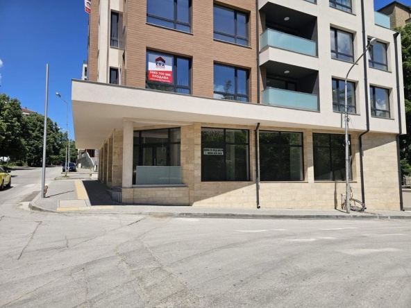 Дава се под наем Магазин в Велико Търново, Промишлена зона - Юг - 129 кв.м за 750 € - Снимка #1