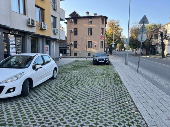 Дава се под наем Гараж / Паркомясто в Пловдив, Централна гара - 25 кв.м за 102 € - Снимка #1