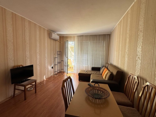 Дава се под наем Четиристаен апартамент в Търговище, Център - 85 кв.м за 204 € - Снимка #1