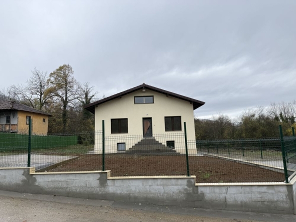 Къща в Правец - 180 кв.м за 1112 €/кв.м - Снимка #1