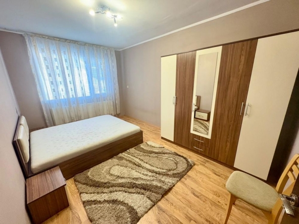 Дава се под наем Тристаен апартамент в Търговище, Център - 80 кв.м за 331.5 € - Снимка #1