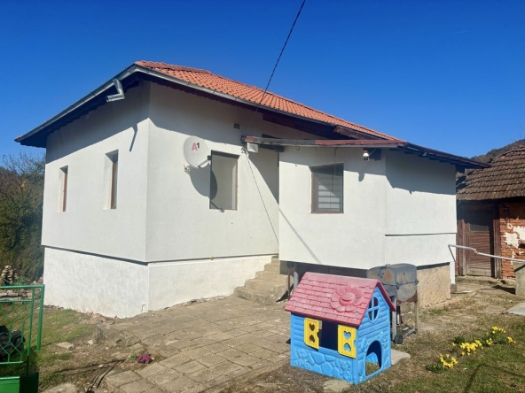 Къща в с. Рибарица, Област София-област - 90 кв.м за 1056 €/кв.м - Снимка #1