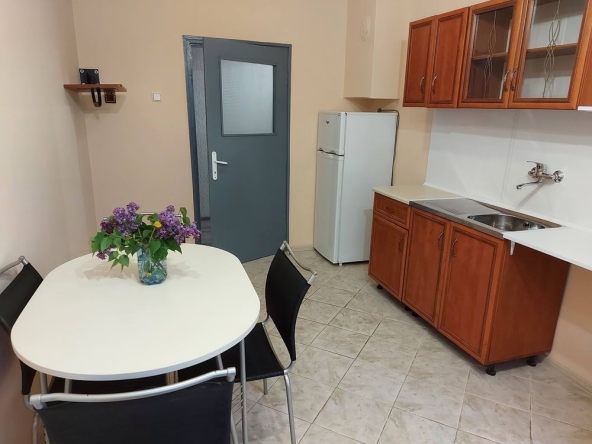 Дава се под наем Двустаен апартамент в Ловеч, Център - 70 кв.м за 250 € - Снимка #1