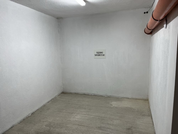 Дава се под наем Гараж / Паркомясто в Варна, Център - 14 кв.м за 127.5 € - Снимка #1