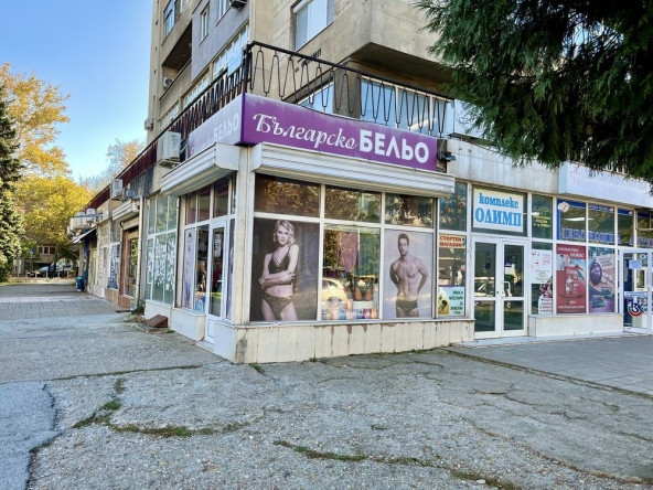 Дава се под наем Магазин в Русе, Здравец - 14 кв.м за 230 € - Снимка #1