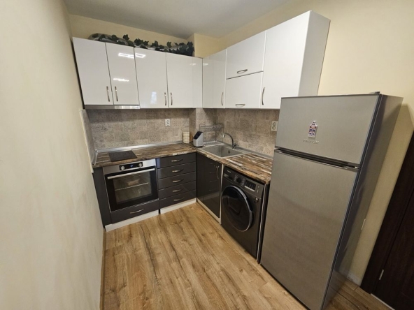 Дава се под наем Двустаен апартамент в Варна, Център - 50 кв.м за 598.23 € - Снимка #1