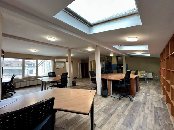 Дава се под наем Офис в София, Зона Б-5-3 - 120 кв.м за 698.19 € - Снимка #1