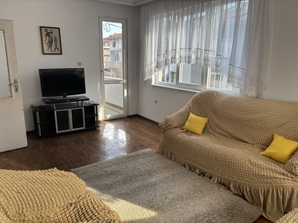 Дава се под наем Четиристаен апартамент в Асеновград - 126 кв.м за 357 € - Снимка #1