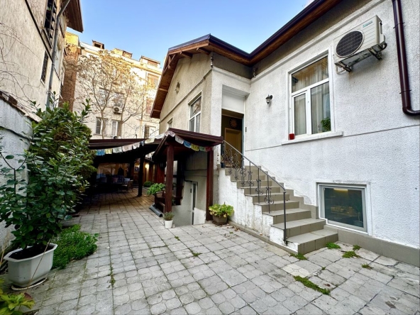 Дава се под наем Офис в София, Зона Б-5-3 - 195 кв.м за 1097.01 € - Снимка #1