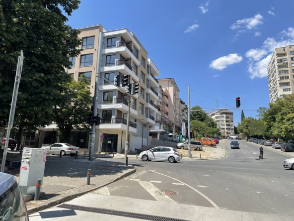 Тристаен апартамент в Стара Загора, Аязмото - 116 кв.м за 1035 €/кв.м - Снимка #1