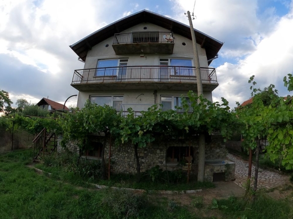 Къща в с. Гълъбник, Област Перник - 250 кв.м за 357 €/кв.м - Снимка #1