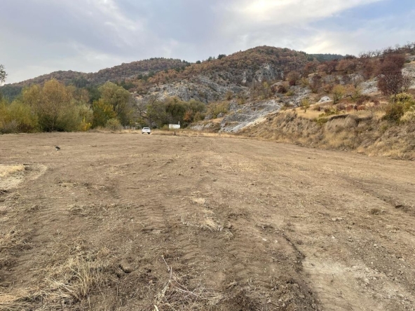 Земеделски имот в Крън -  кв.м за 16667 €/дка - Снимка #1