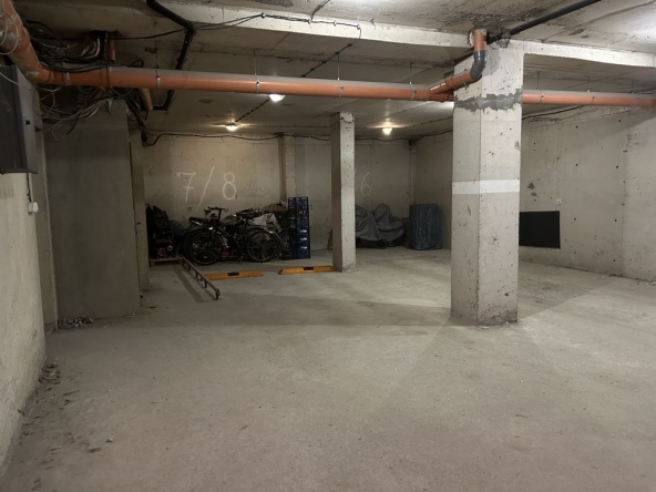 Дава се под наем Гараж / Паркомясто в Варна, Конфуто - 12 кв.м за 127.5 € - Снимка #1