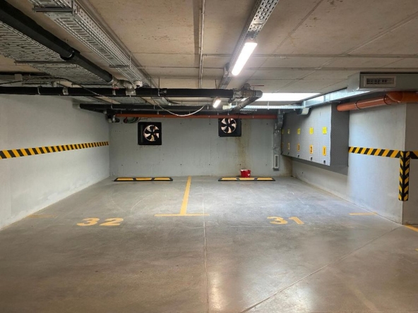 Дава се под наем Гараж / Паркомясто в София, Борово - 19 кв.м за 153 € - Снимка #1