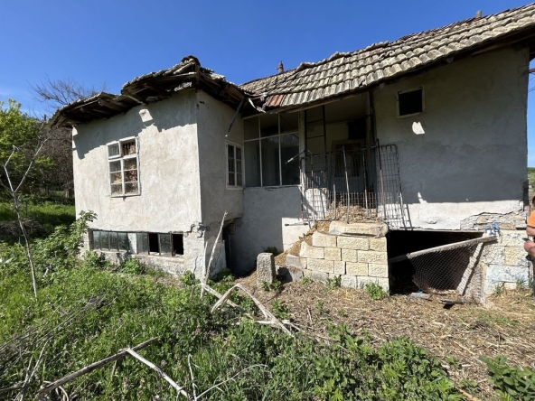 Къща в с. Сваленик, Област Русе - 70 кв.м за 73 €/кв.м - Снимка #1