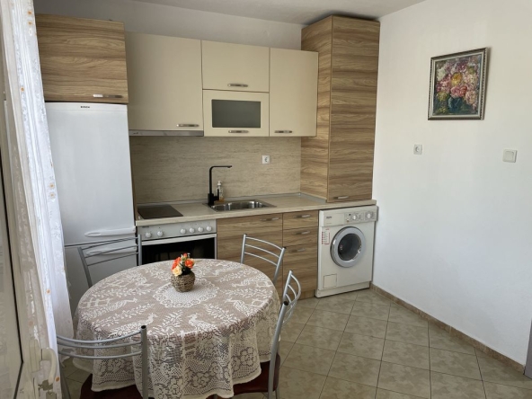 Дава се под наем Етаж от къща в Карлово - 90 кв.м за 298.86 € - Снимка #1