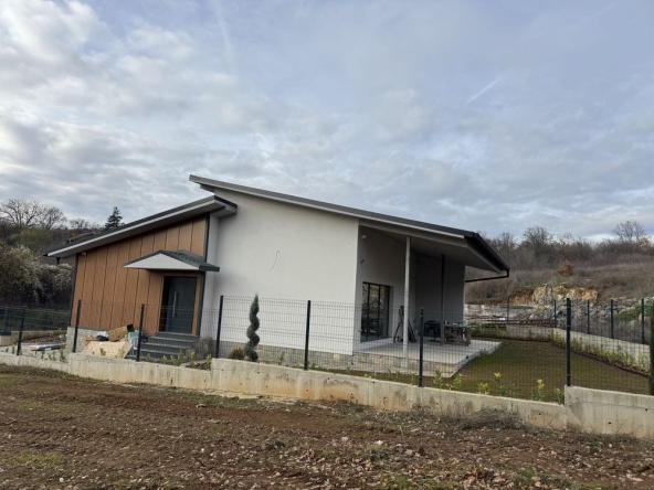 Къща в с. Малка Верея, Област Стара Загора - 166 кв.м за 701 €/кв.м - Снимка #1