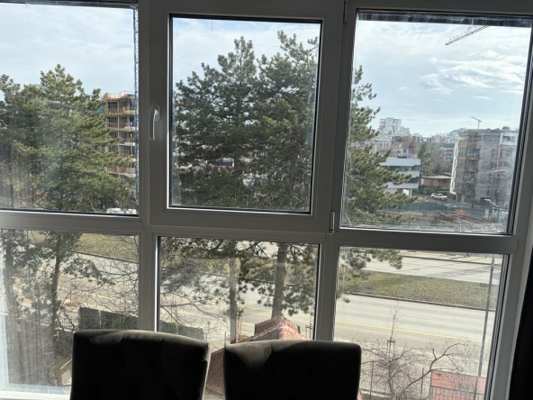 Дава се под наем Тристаен апартамент в ж.Зоопарк - 100 кв.м за 727.77 € - Снимка #1