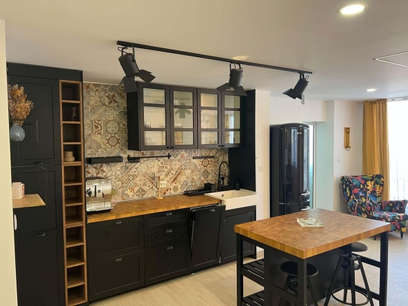 Тристаен апартамент в Ловеч, Център - 93 кв.м за 746 €/кв.м - Снимка #1