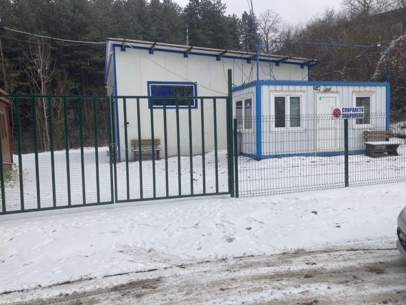 Дава се под наем Промишлена сграда в Перник, Калкас - 100 кв.м за 797.64 € - Снимка #1